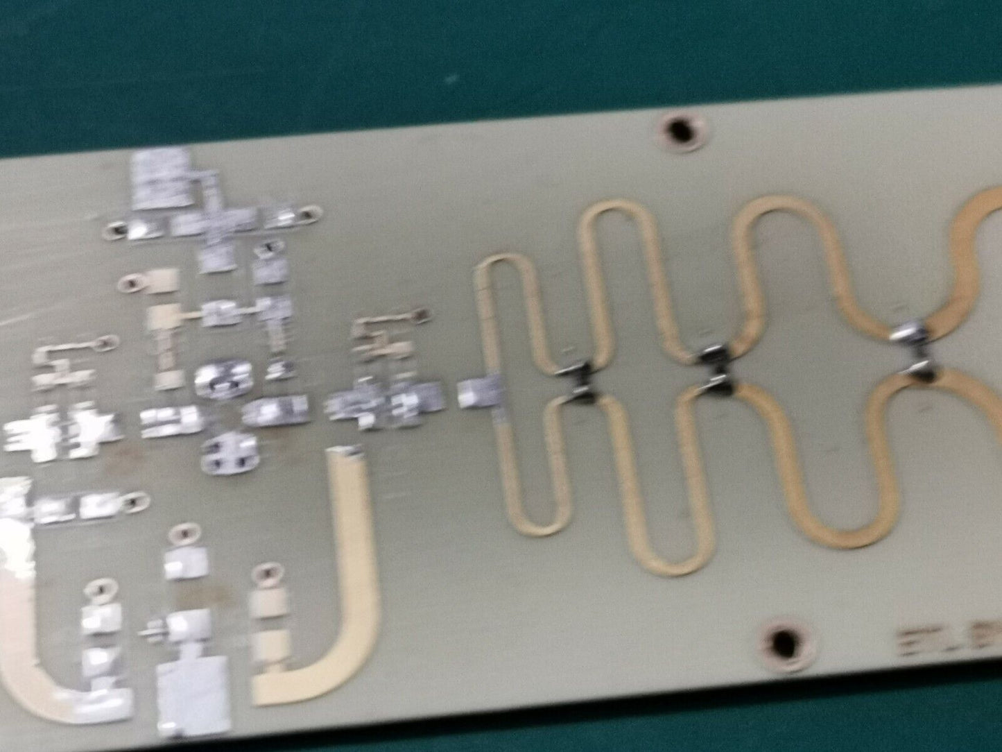 RF 2 way L band Active splitter 850MHz To 2.1GHz PCB
