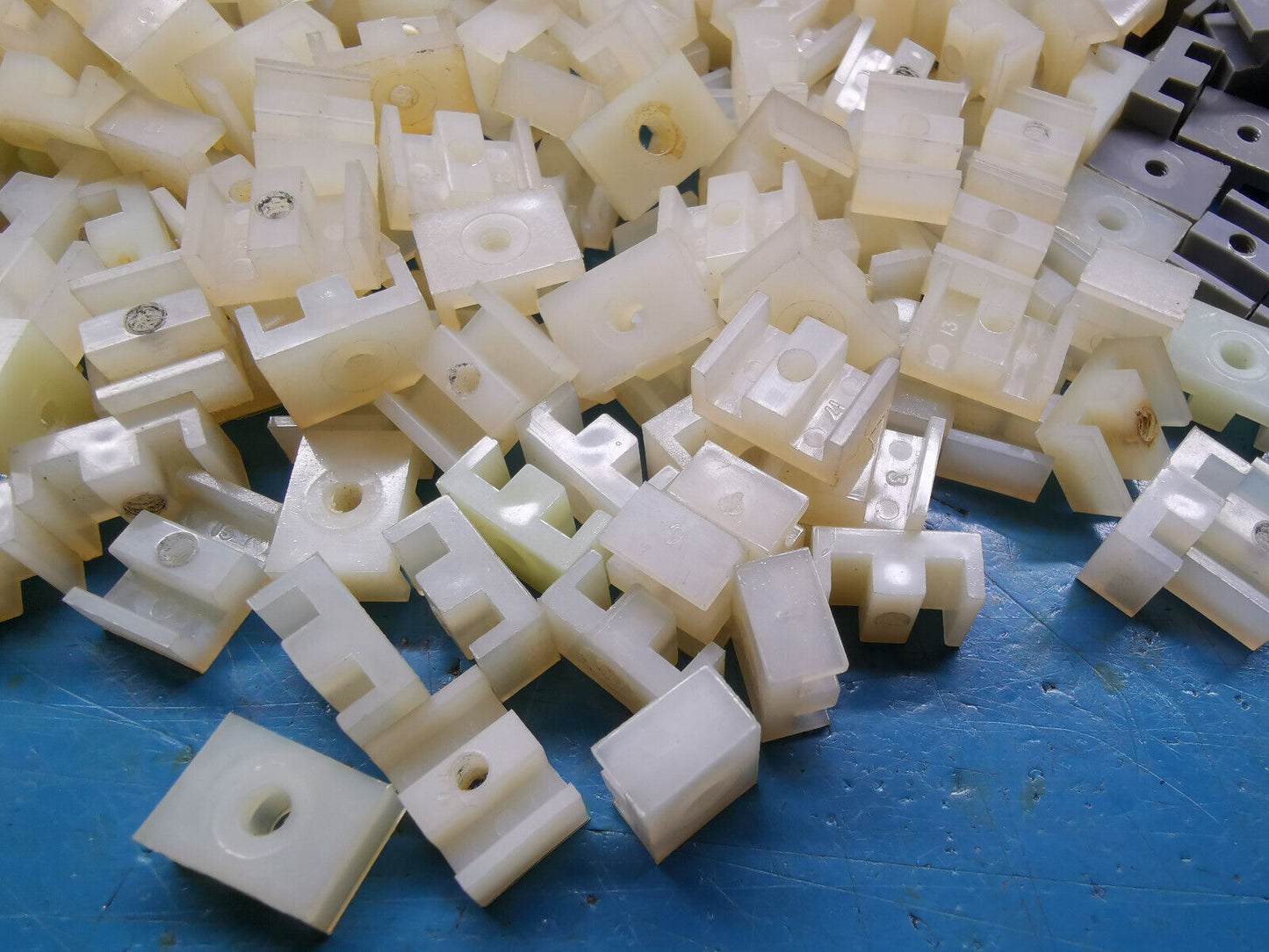 Over 350pcs PCB Slotted Spacer