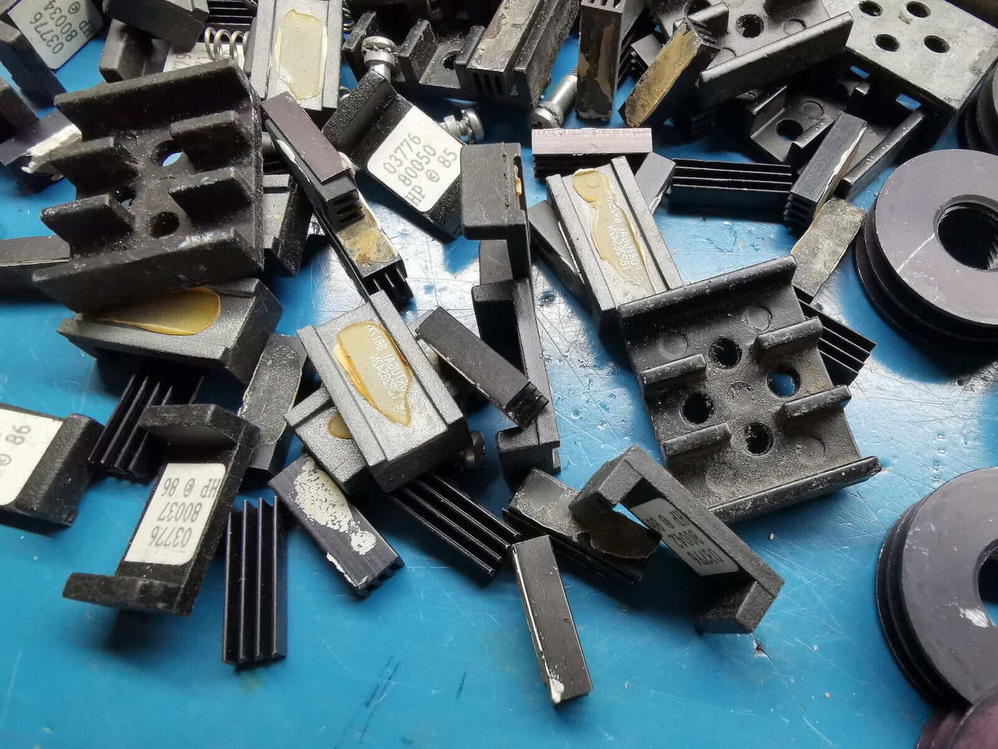 Avvid Thermalloy Heat Sink Joblot For IC And Other Semiconductors