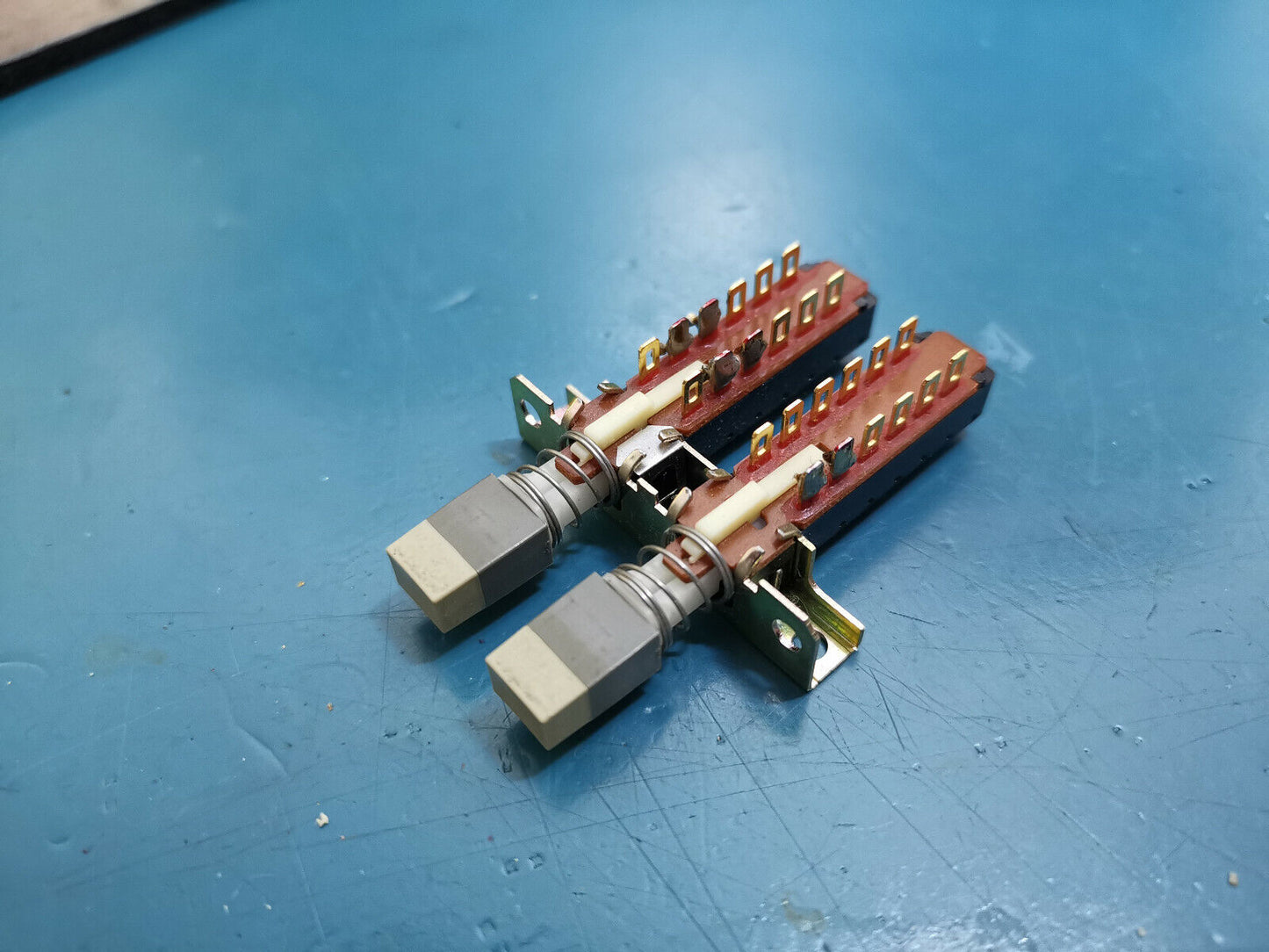 2 Position Push Switch With Auto Release