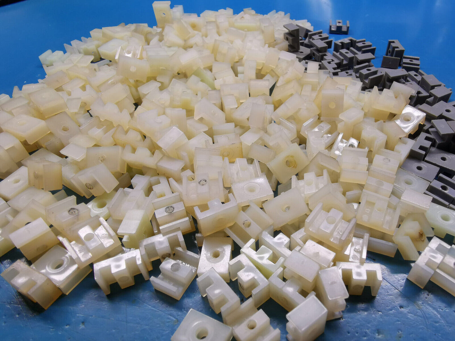 Over 350pcs PCB Slotted Spacer