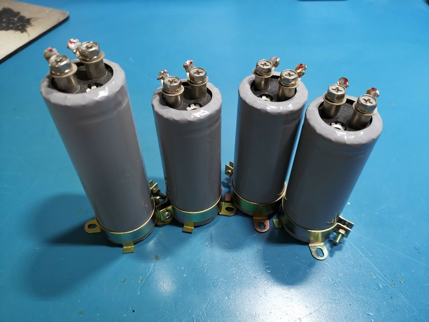 Chassis Mount Electrolytic Capacitors With Mounting Clips