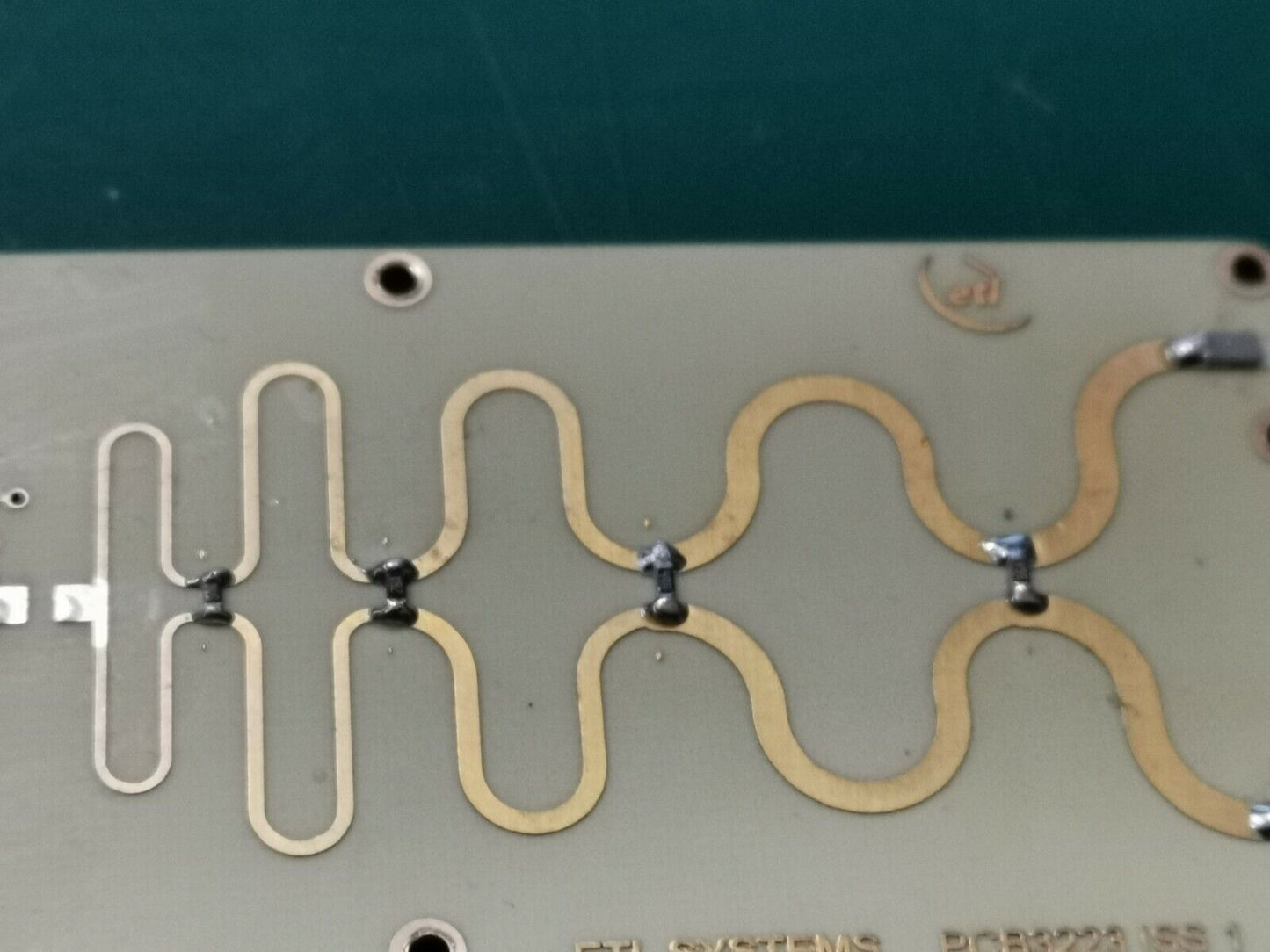 RF 2 way L band Active splitter 850MHz To 2.1GHz PCB