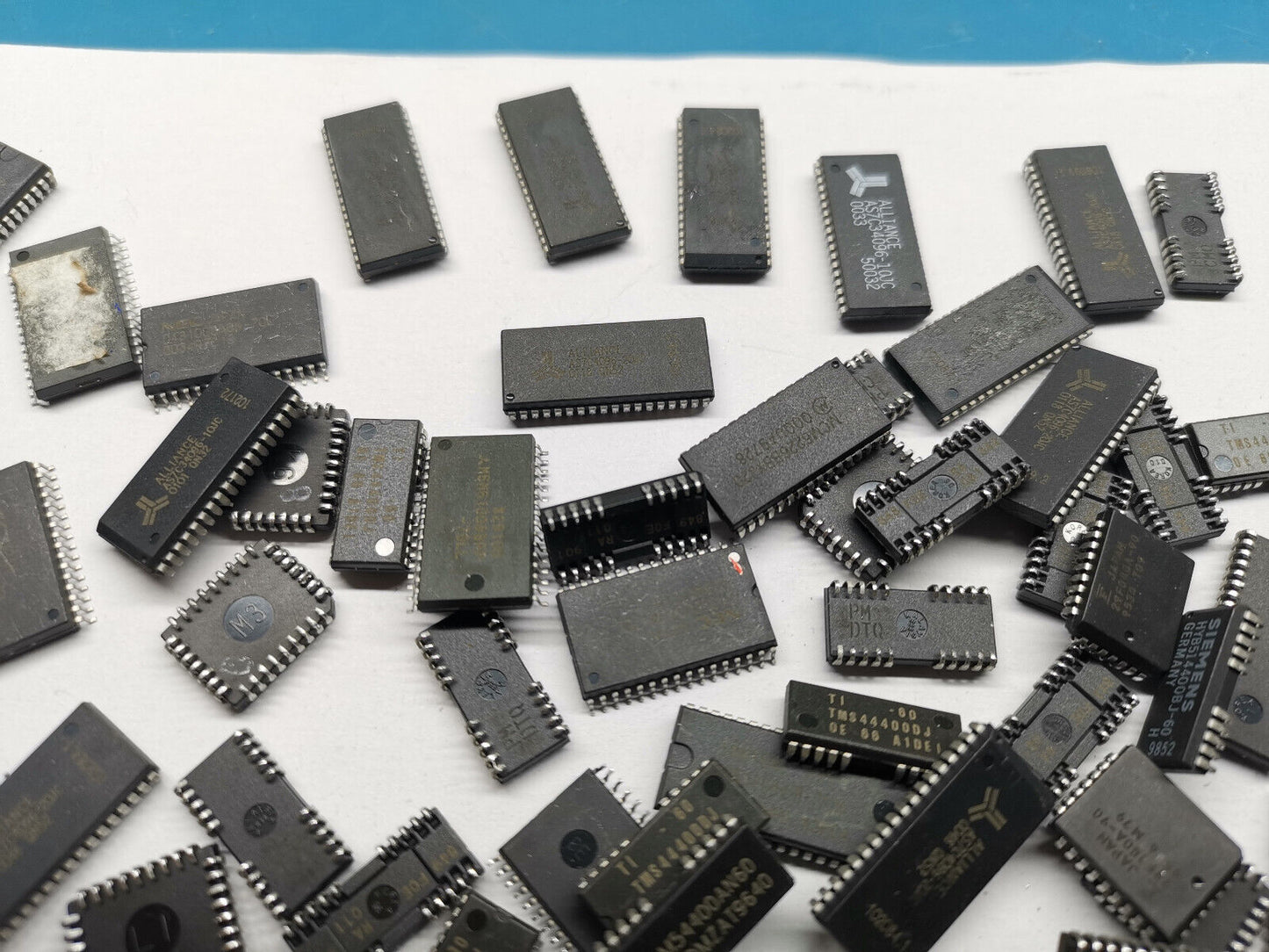 Various RAM And Other IC From Electronic Test Gear AS7C4096-20 HY514400BJ